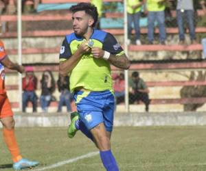 Olancho FC celebrando un gol ante los Lobos.