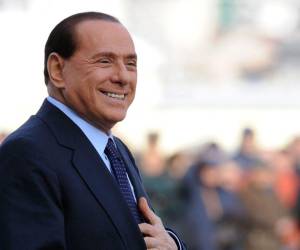 Silvio Berlusconi, tres veces primer ministro de Italia y magnate de los medios salpicado por una lluvia de escándalos, falleció este lunes a los 86 años a causa de una leucemia.