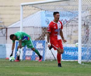 El partido fue muy movido por ambos equipos que estaban urgidos. Y cuando todo parecía que el primer tiempo se iría con paridad el árbitro central Melvin Matamoros sancionó un penal a favor del Vida.