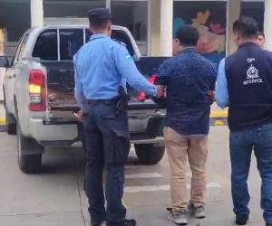 Los cuerpos de las tres víctimas fueron encontrados por pobladores durante una feria patronal local.