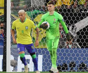 Dominik Livakovic le atajó un penal a Rodrygo Goes que a la postre ayudó a la clasificación a semifinales.