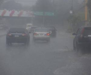 La formación de una vaguada sobre el país producirá lluvias y chubascos de moderados a fuertes.