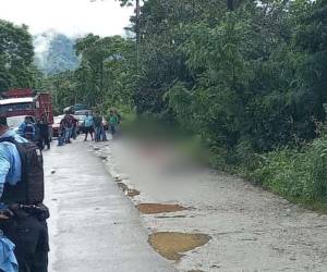 Los cuerpos quedaron tirados a un lado de la vía, en la carretera que dirige hacia Guatemala.