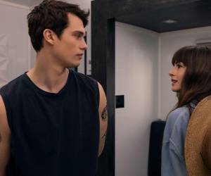 Nicholas Galitzine acompaña a Anne Hathaway en esta nueva producción de streaming.