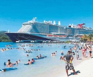 En 2023 llegaron al país más de 1.3 millones de cruceristas a la isla de Roatán, la mayoría provenientes de Estados Unidos.