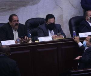 Pese al anuncio del retorno a sesiones, diputados señalaron desconocer si se sesionará el martes.