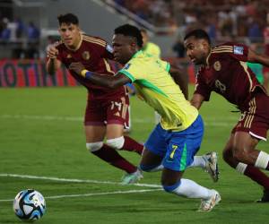 Desarrollo del partido en el estadio Monumental de la ciudad de Maturín.