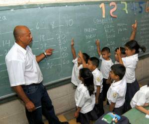 En el Distrito Central hay 1,237 centros educativos, de esa cantidad 814 (66%) son gubernamentales, mientras que 423 (34%) son no gubernamentales o privados.