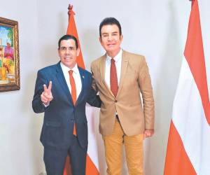 El expresidente del Colegio de Abogados de Honduras, Rafael Canales, se une al movimiento político de Salvador Nasralla.