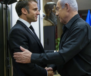 Emmanuel Macron asistió a una reunión con el primer ministro Benjamin Netanyahu, en Jerusalén.