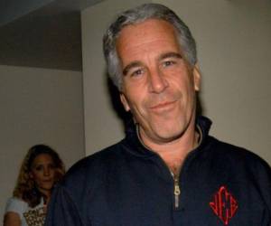 El gobierno de Estados Unidos decidió hacer públicos los documentos del caso de Jeffrey Epstein, acusado de tráfico sexual. En estas páginas aparecen los testimonios de algunas de las menores que fueron obligadas a ser parte de la red de tráfico que tenía este hombre. Aquí aparecen los nombres de políticos, príncipes, papas y grandes personalidades de Hollywood. A continuación algunos de ellos.