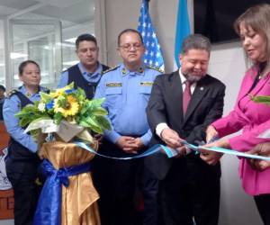 En el evento participan el secretario de Seguridad Ramón Sabillón en compañía del director y subdirector de la Policía Nacional, entre otros.