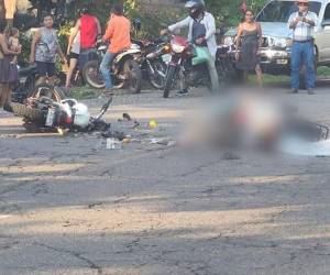 Las dos motocicletas quedaron totalmente destruídas producto del impacto.