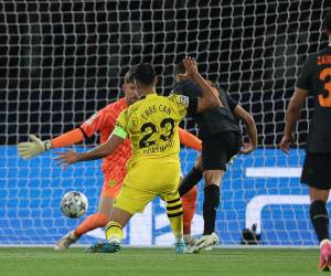 PSG toma la delantera del grupo F, tras vencer 2-0 al Borussia Dortmund.