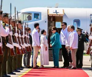 Los presidentes y cancilleres de una docena de países latinoamericanos discutieron este domingo en México mecanismos que contribuyan a una migración ordenada, en momentos en que decenas de miles de personas buscan llegar a la frontera con Estados Unidos. Entre ellos destacó la presidenta hondureña, Xiomara Castro, pero también otros líderes de la región.