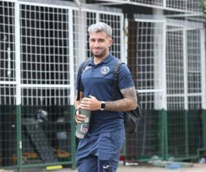 Agustín Auzmendi es un futbolista argentino, y juega como delantero en el equipo de Motagua.