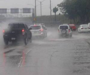 Habrá lluvias y chubascos de intensidad débil a moderada, con actividad eléctrica aislada en las regiones del sur, centro, oriente y suroccidente del país.