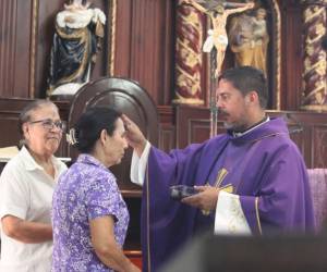 Los capitalinos iniciaron la Cuaresma con reflexión, arrepentimiento y renovación espiritual, siguiendo el mensaje de esperanza.