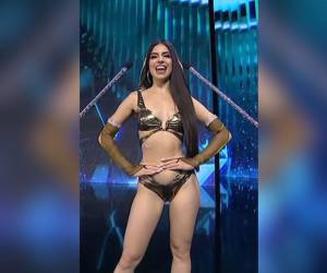 La bella catracha gritó con orgullo el nombre de su amado país en el escenario internacional.