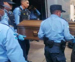 Sus compañeros retiraron el cuerpo de Christopher Daniel Cruz Castillo de la morgue capitalina.