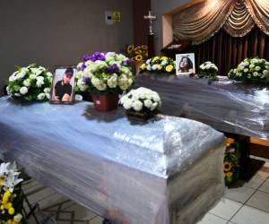 Los cuerpos de Maryuri Azucena Murillo y José Carlos Dubón fueron velados en una funeraria de San Pedro Sula.