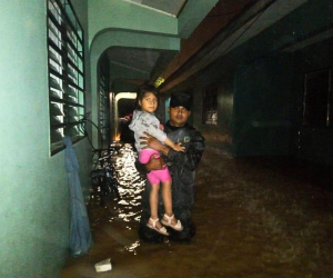 Según las proyecciones de Cenaos, se espera que la tormenta Sara siga dejando lluvias en Honduras durante todo el día de este domingo.