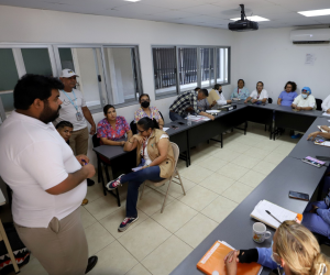 Gilberto Ramírez, director de la Metropolitana de Salud, sostuvo una reunión con el personal de enfermería para atender sus demandas de insumos médicos.