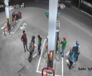 Video: Captan a hombres en moto asaltando gasolinera en La Ceiba