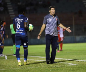 El entrenador del Vida aseveró que hubo falta en contra de Matías Quinteros en el gol de Zapatilla Mejía.