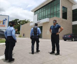 Comisionada del 911 ordena desalojar a medios de comunicación de la institución