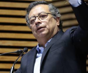 Presidente Gustavo Petro denuncia un golpe de Estado tras la investigación de su campaña electoral por el Consejo Nacional Electoral en Colombia.