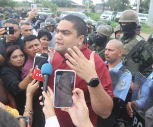 El titular de la Secretaría de Desarrollo Social (SEDESOL), José Carlos Cardona, llegando al lugar de los hechos.