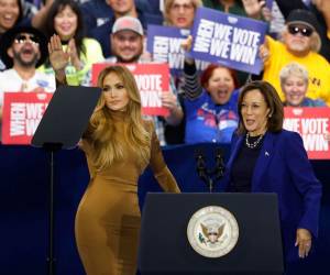 Jennifer López en un mitin junto a Kamala Harris en el Madison Square Garden.