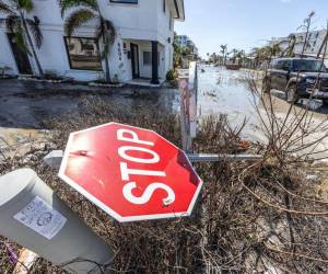 Múltiples comunidades de Florida tuvieron que ser evacuadas, provocando que miles de personas abandonaran sus hogares en busca de refugio.