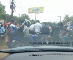 Los usuarios en redes sociales compartieron imágenes de la protesta que se desarrolla en la salida al sur de Tegucigalpa.