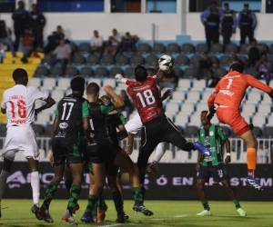 Con error arbitral, Olimpia rescata empate ante Juticalpa en el último minuto