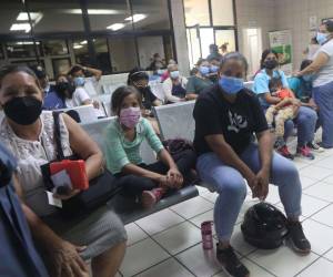 Pacientes aseguran que la crisis en el IHSS continúa.