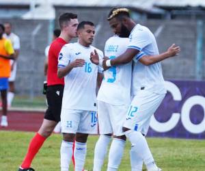 La Selección de Honduras está jugando contra Guayana Francesa.