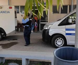 Momento en que ambos reclusos eran trasladados del hospital de Santa Bárbara hacia uno en San Pedro Sula.