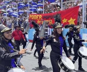 El gobierno convocó a militantes de Libre a apoyar a Xiomara Castro durante desfiles patrios.