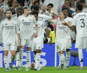 Real Madrid ganó como local ante el Villarreal y le mete presión al Barcelona.