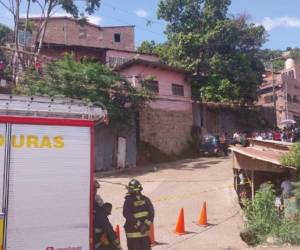Los bomberos llegaron debido a una denuncia de incendio por pobladores de la colonia Rosalinda, percatándose que dicho incendio eléctrico se originó por el accidente que sufrió Isidro Ortega Galeas.