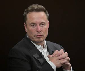 “Si se difunde un logotipo X lo suficientemente bueno esta noche, lo haremos funcionar en todo el mundo mañana”, dijo Musk.