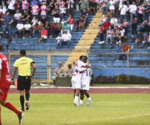 Kevin López y Edwin Solano tienen ganando al Olimpia en un partido que no ha representado mayor trámite para el tricampeón.