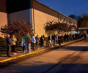 Este martes, los centros de votación en Estados Unidos abrieron sus puertas, marcando el inicio de una jornada electoral histórica en la que se definirá quién será el nuevo gobernante.