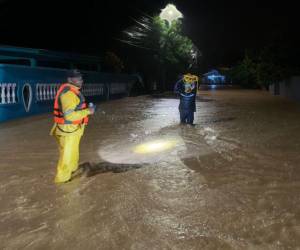 Los daños se siguen sumando y junto con ello, la preocupación de cientos de familias afectadas. De acuerdo con Copeco la tormenta Sara está afectando específicamente cuatro departamentos del país.