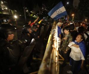 Los manifestantes se encontraron con vallas en su trayecto hacia Casa Presidencial.