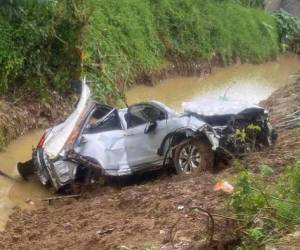 Así quedó el vehículo donde se transportaba el jugador del Olimpia.