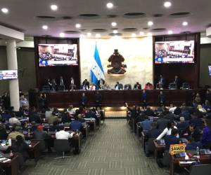 Con un quórum de 88 de 128 congresistas, inició la sesión extraordinaria del Congreso Nacional.