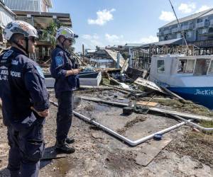 Helene llegó a la costa sureste de Florida el jueves por la noche como un huracán de categoría 4, avanzando hacia el norte con fuertes lluvias y vientos intensos.